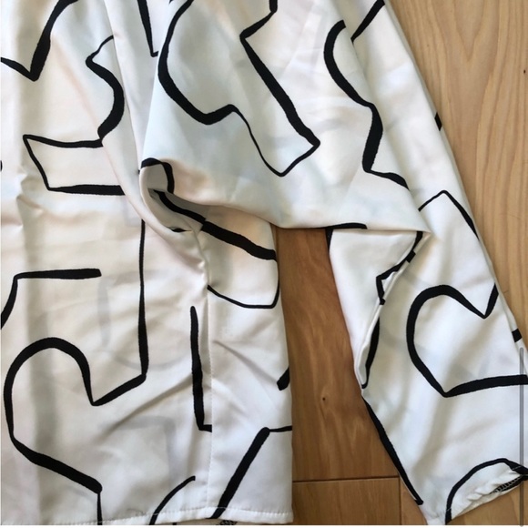 ASOS Design Batwing Sleeve Wrap Back Abstract Print White Top NEW - Picture 10 of 11